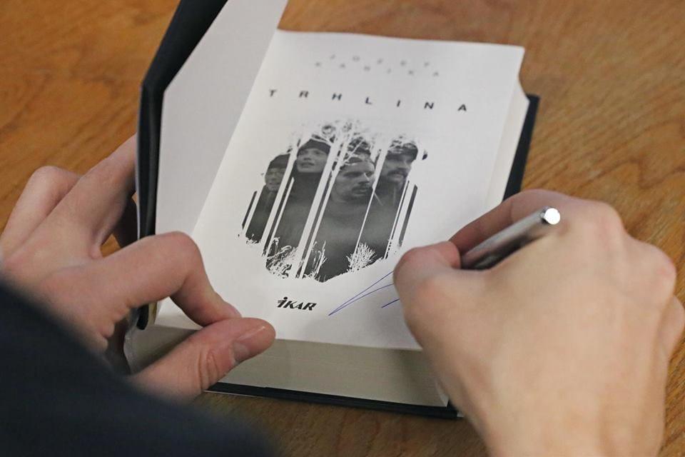 trhlina-kniha